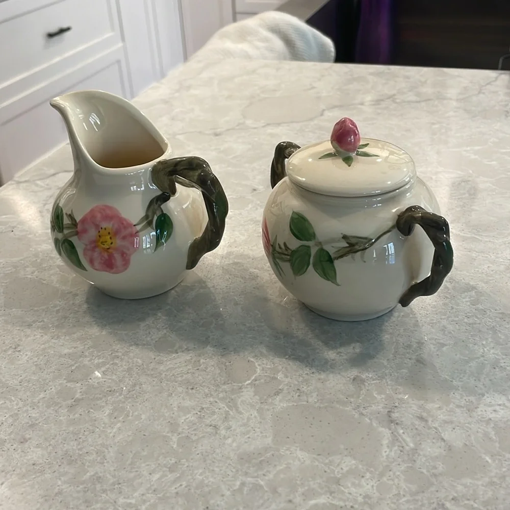 Franciscan wear creamer and sugar bowl set